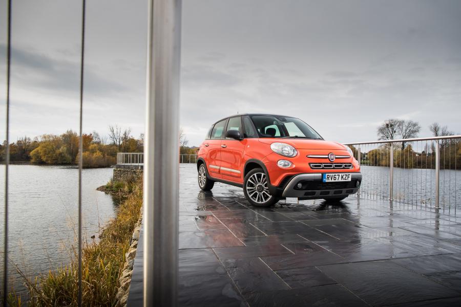  Fiat 500L Cross (330) 2017 года  (UK) (фото 3 из 89)